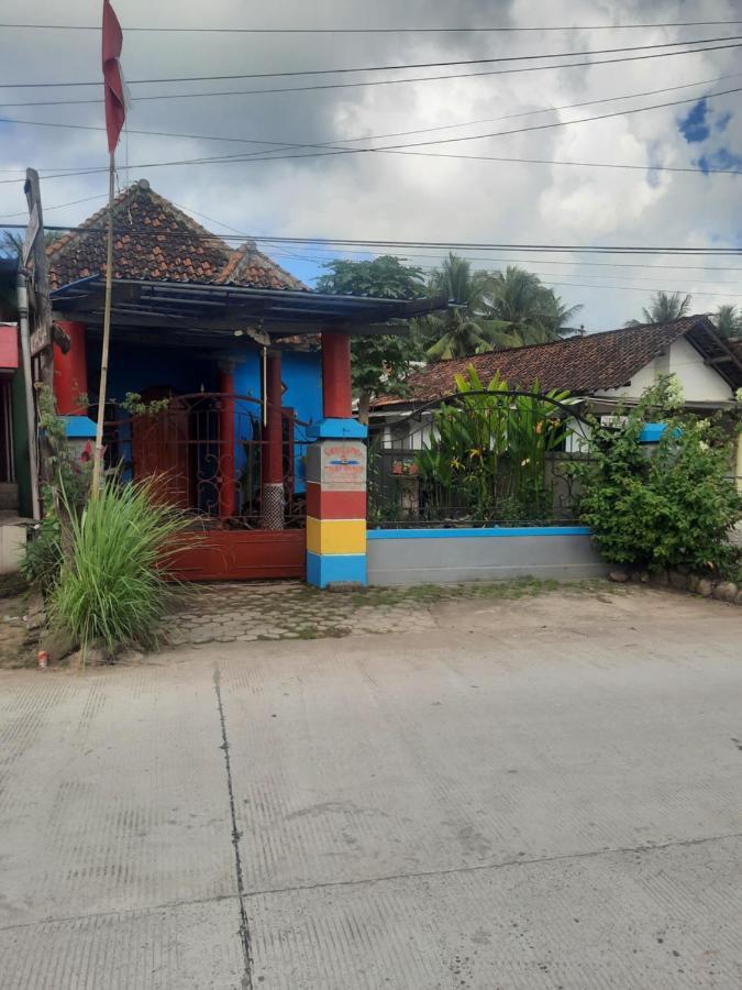 Red Beach Homestay Pasanggaran Exterior foto