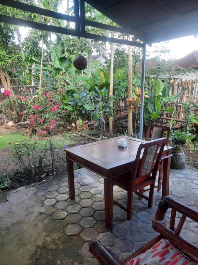 Red Beach Homestay Pasanggaran Exterior foto